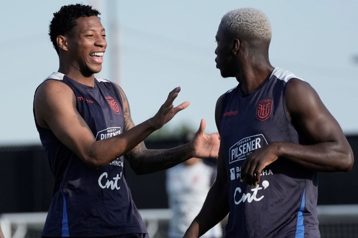 Moisés Caicedo, campeón del Mundo con Chelsea, y Gonzalo Plata, campeón de Libertadores con Flamengo. Foto: La Tri