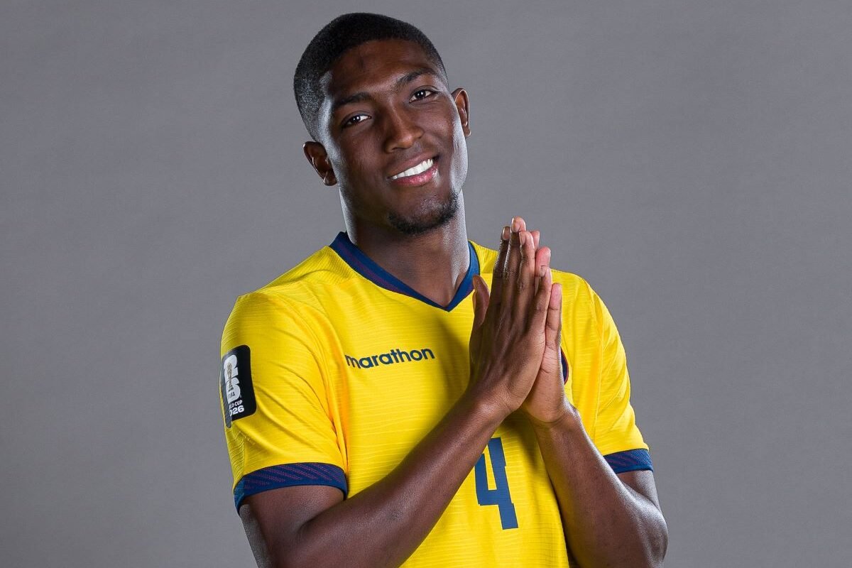 Joel Ordóñez en la sesión de fotos del Media Day de la FIFA. Foto: La Tri