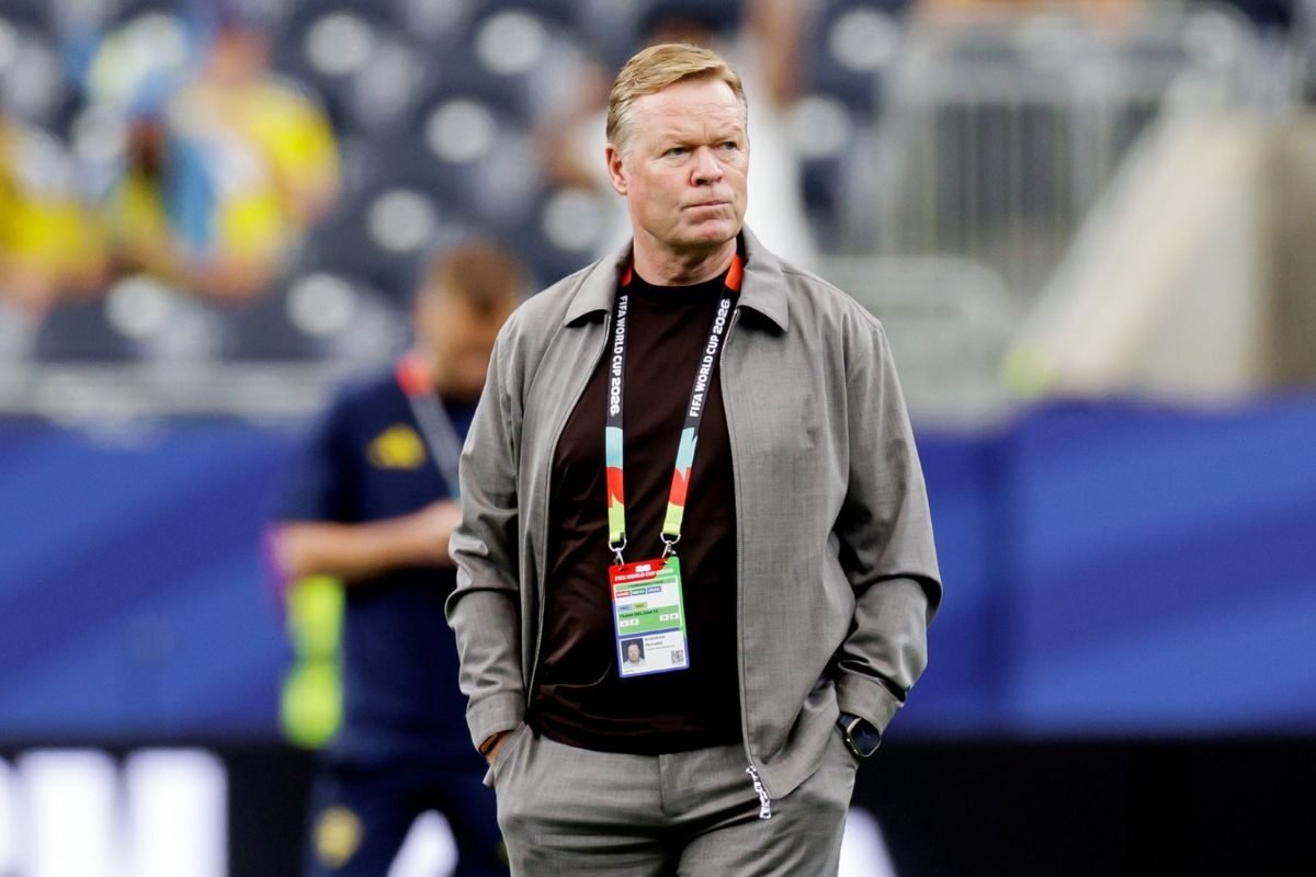 Ronald Koeman dirigiendo su último partido con Países Bajos. Foto: Países Bajos
