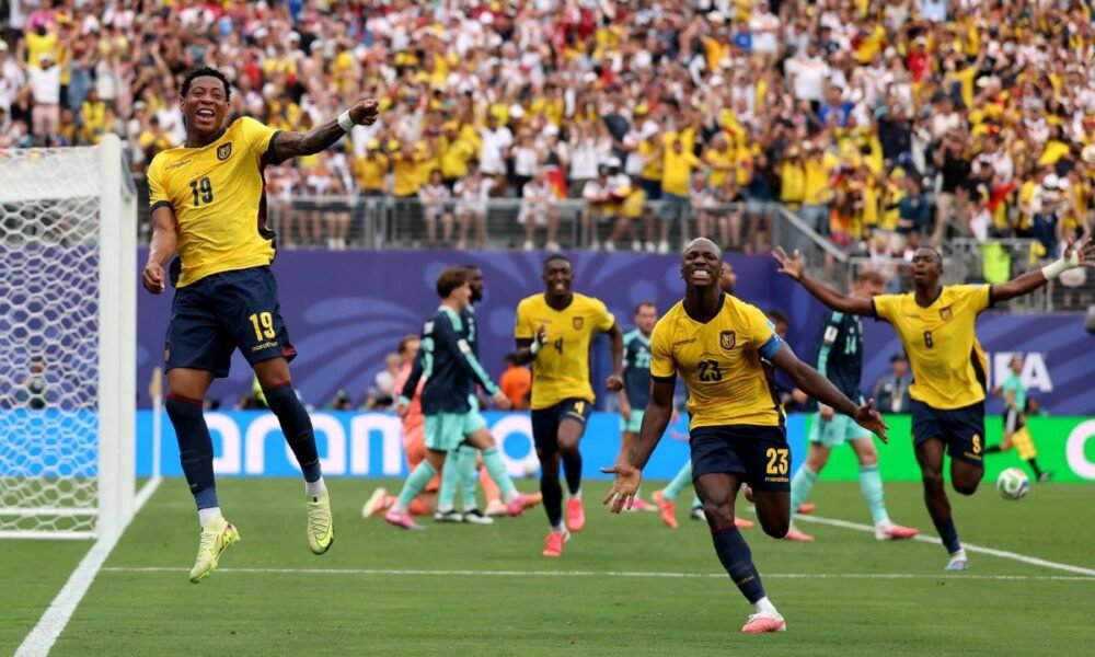 La alegría de La Tri tras el gol de Gonzalo Plata. Foto: Conmebol