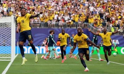 La alegría de La Tri tras el gol de Gonzalo Plata. Foto: Conmebol