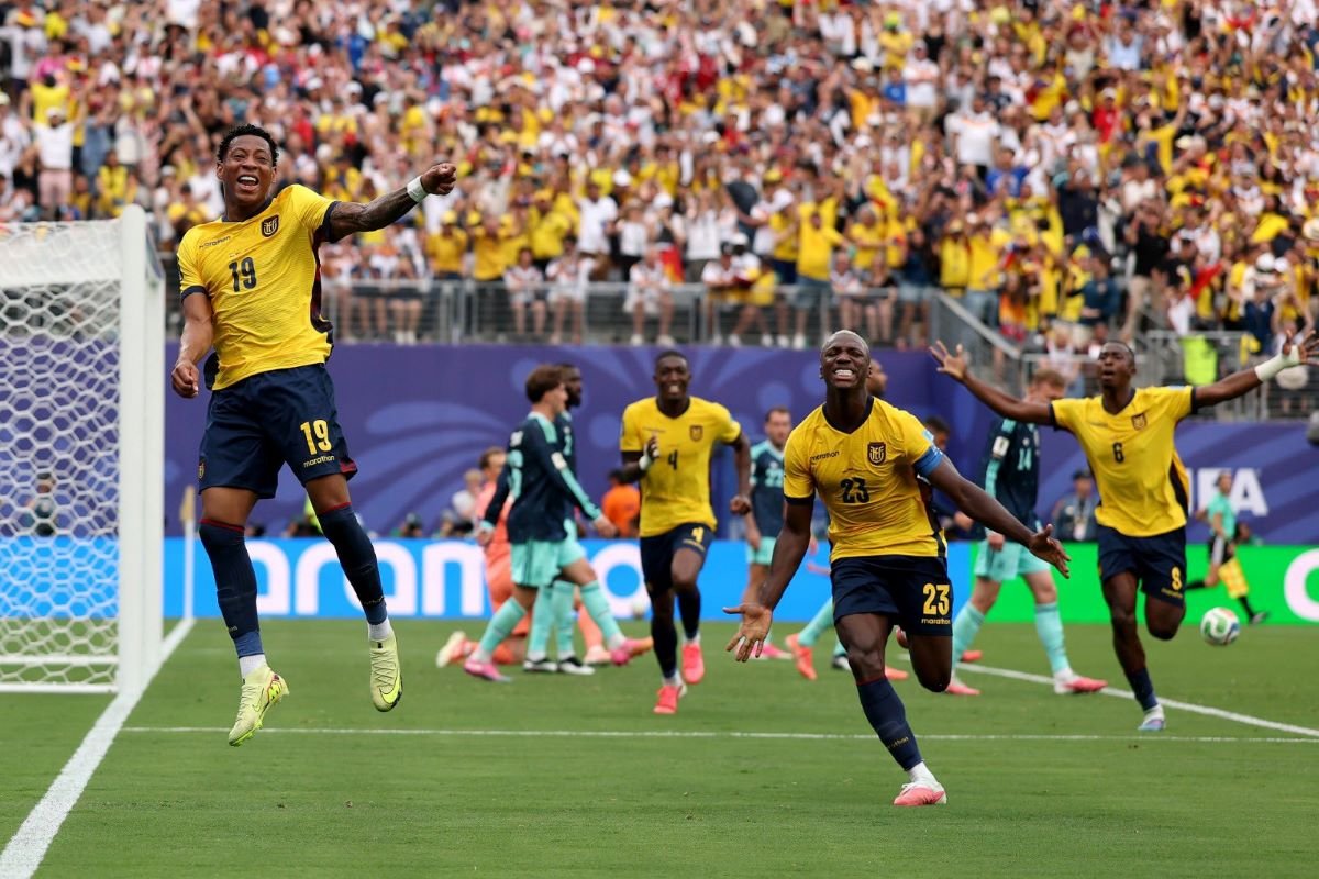 La alegría de La Tri tras el gol de Gonzalo Plata. Foto: Conmebol