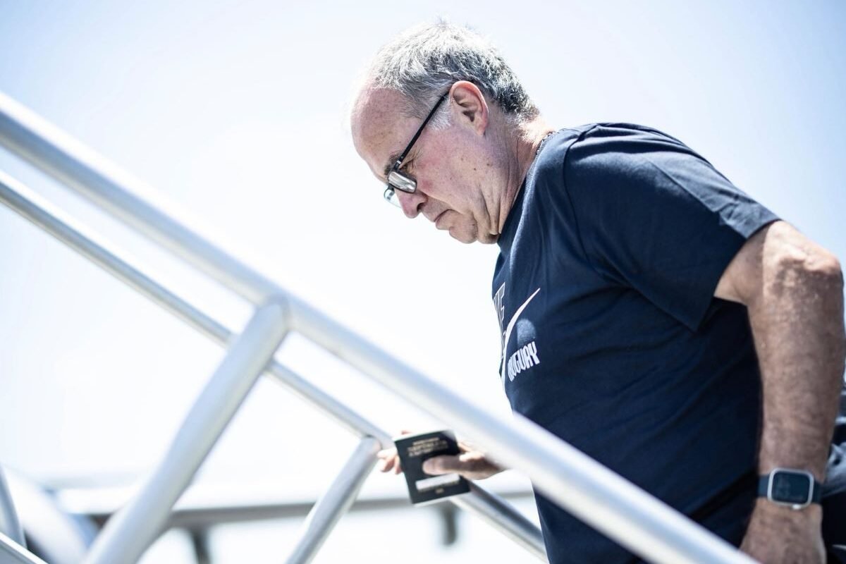 Marcelo Bielsa en camino a Miami para el partido ante Irán. Foto: Selección de Uruguay