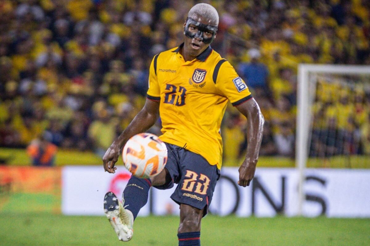 Moisés Caicedo en el partido de Ecuador ante Brasil por Eliminatorias. Foto: API