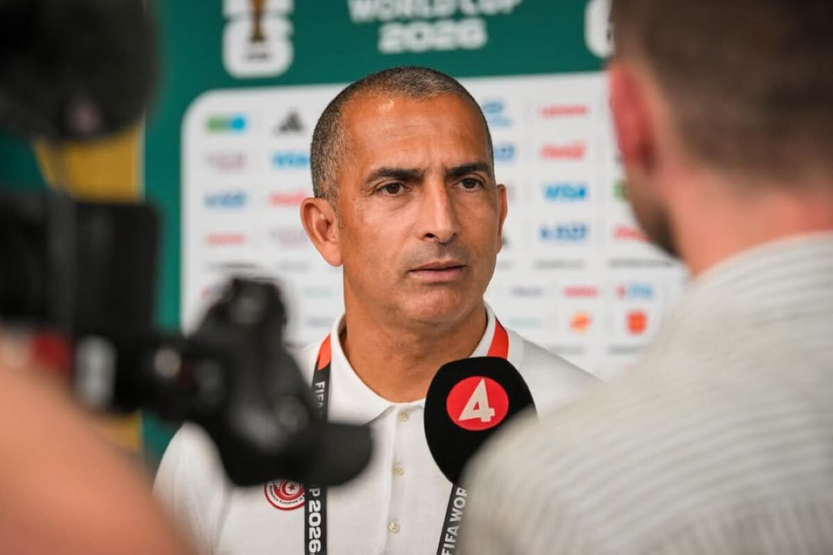 Sabri Lamouchi en la rueda de prensa previo al partido contra Suecia. Foto: Selección de Túnez