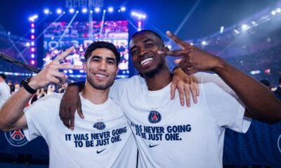 Willian Pacho y Hakimi en el festejo del PSG en el Parque de los Príncipes. Foto: PSG