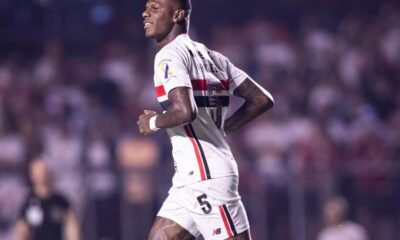 Robert Arboleda jugando con la camiseta de São Paulo. Foto; Redes sociales de Robert Arboleda