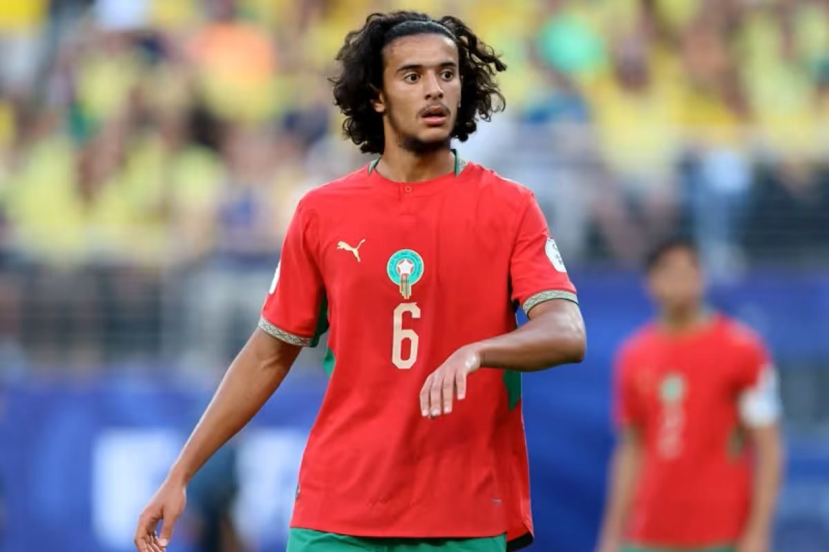 Ayyoub Bouaddi realizando una actuación de en sueño solo con 18 años. Foto: FIFA