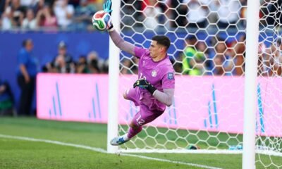 Orlando Gill atajando los tiros penales de Alemania. Foto: FIFA
