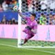 Orlando Gill atajando los tiros penales de Alemania. Foto: FIFA