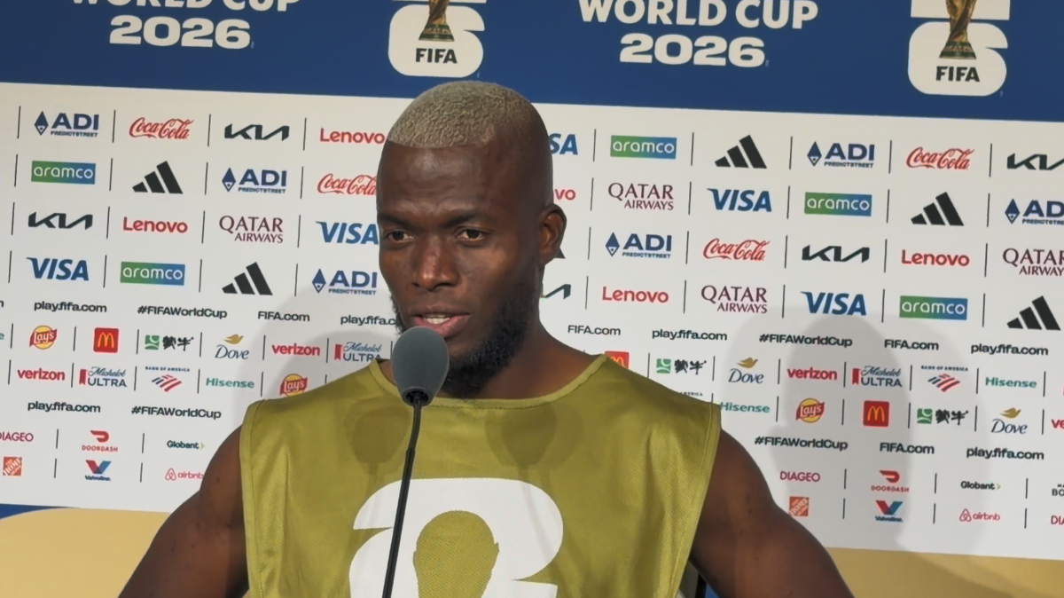 Enner Valencia en zona mixta tras la derrota contra Costa de Marfil. Foto: Captura de pantalla