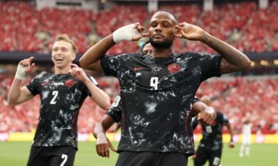 Cyle Larin anota su segundo gol del Mundial y pone en ventaja a Canadá. Foto: FIFA