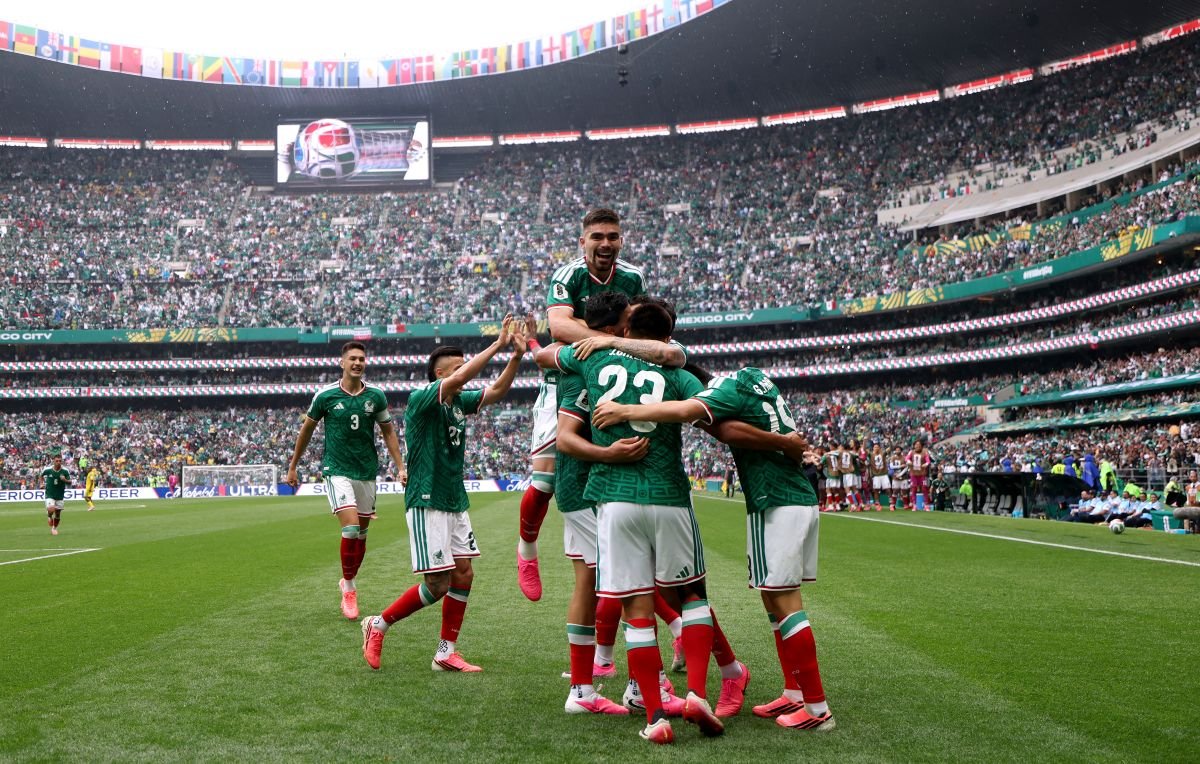 México gana en su debut mundialista frente a Sudáfrica. Foto: FIFA