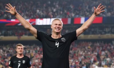 Erling Haaland celebrando la clasificación de Noruega a 16vos. Foto: FIFA