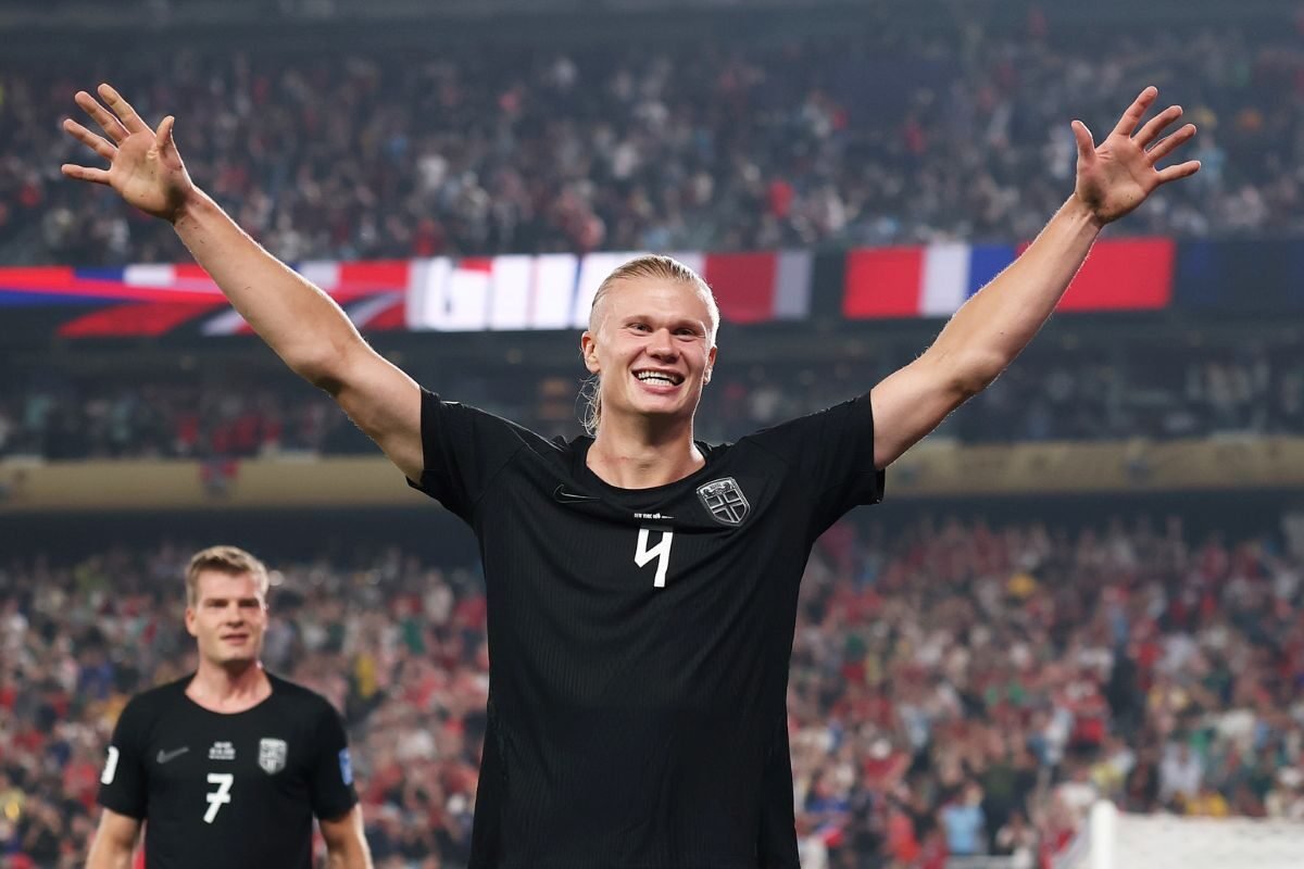 Erling Haaland celebrando la clasificación de Noruega a 16vos. Foto: FIFA