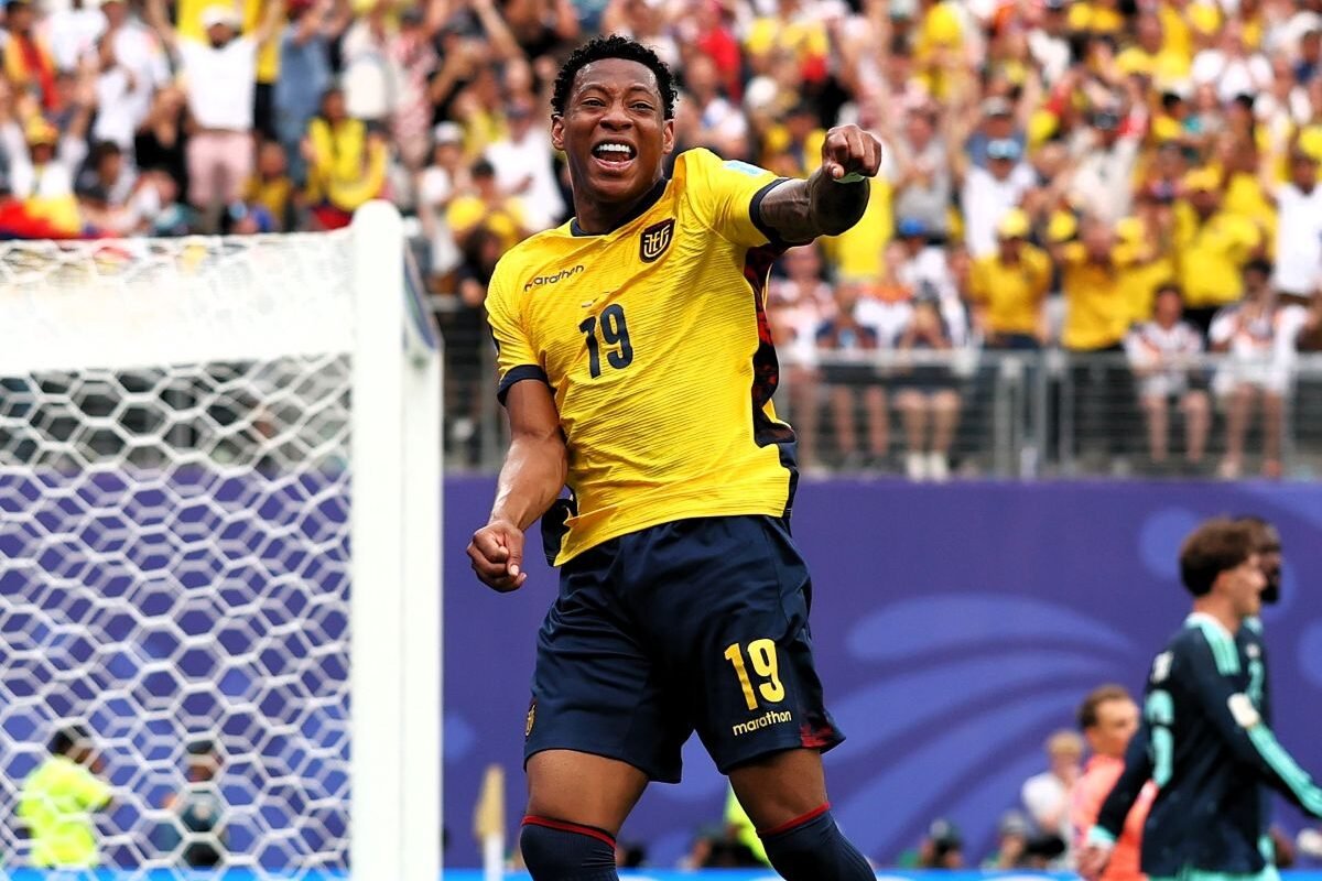 Gonzalo Plata celebrando el gol de la remontada frente a Alemania. Foto: FIFA