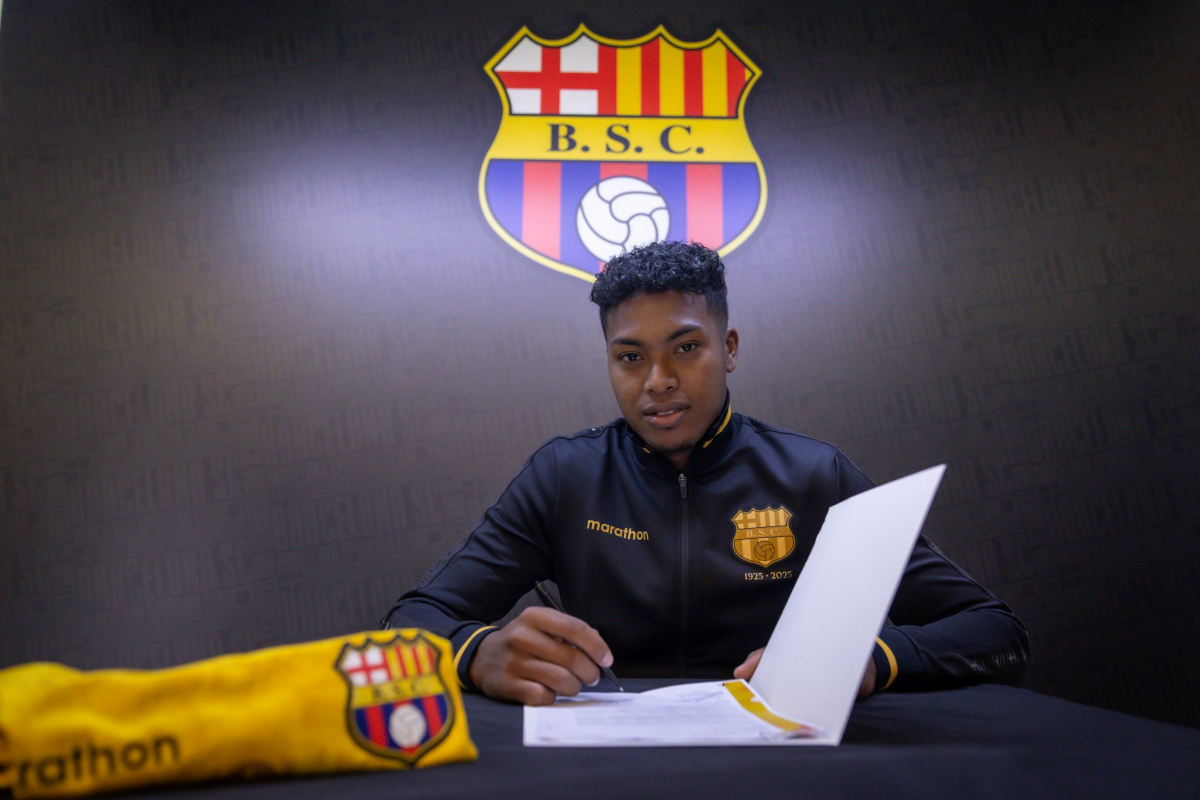 Jean Carlos Montaño uniéndose a la lista de socios en Barcelona SC. Foto: BSC