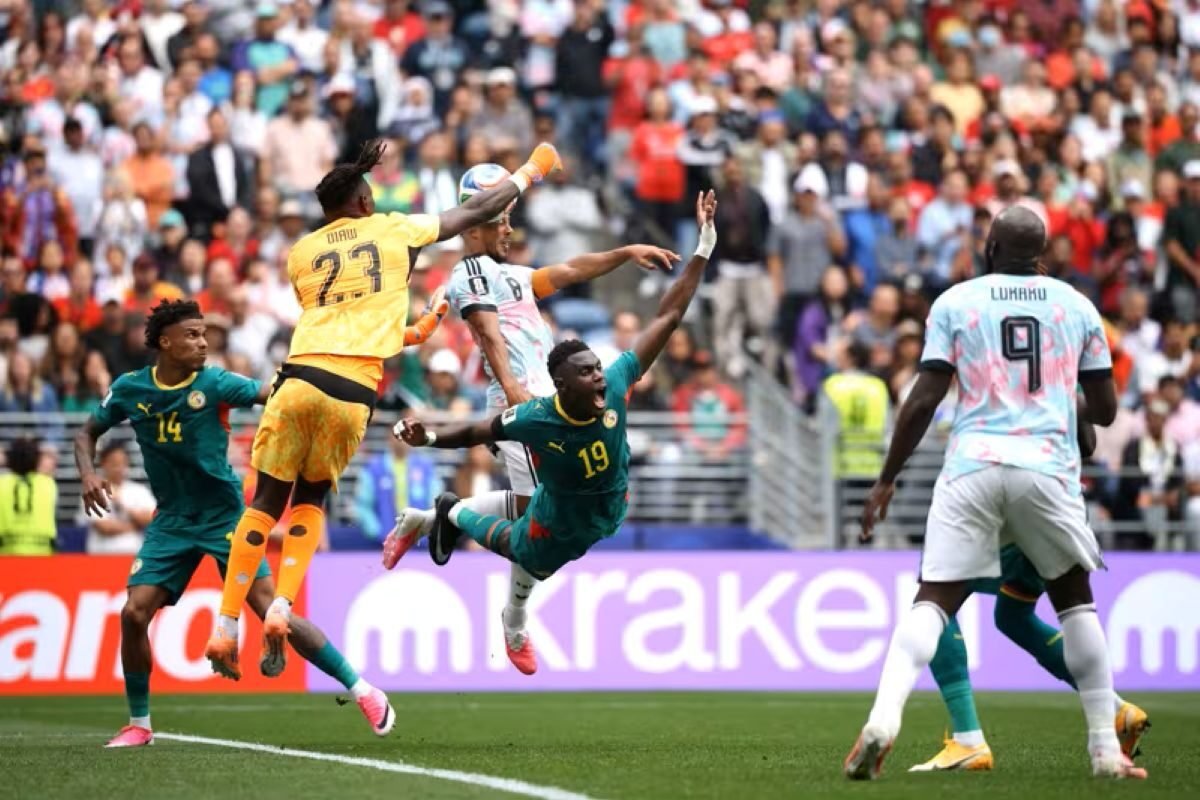 Momento donde Tielemans marca el 2-2 a favor de Bélgica. Foto: FIFA