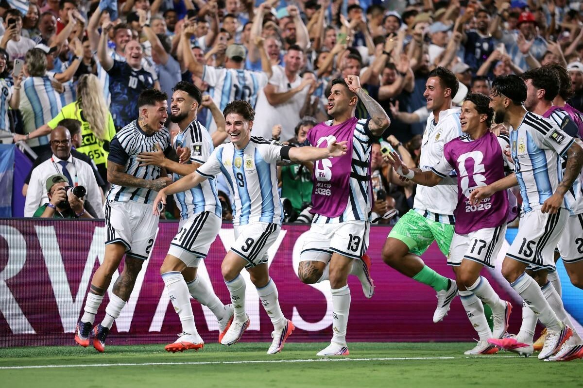 Argentina celebrando la clasificación a semifinales del Mundial. Foto Selección de Argentina