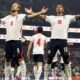 Harry Kane celebrza con Jude Bellingham, el primer gol de Inglaterra ante México. Foto: FIFA