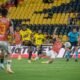 Jugadores de Barcelona SC y Deportivo Cuenca en el estadio Monumental. Foto: BSC