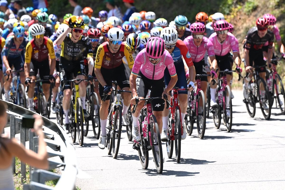 Richard Carapaz en una etapa del Tour de Francia 2026. Foto: Tour de Francia