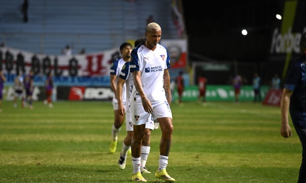 Deyverson anotó un gol que después fue anulado ante Manta. Foto API