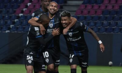 El festejo de los jugadores de IDV tras la goleada a Emelec. Foto API