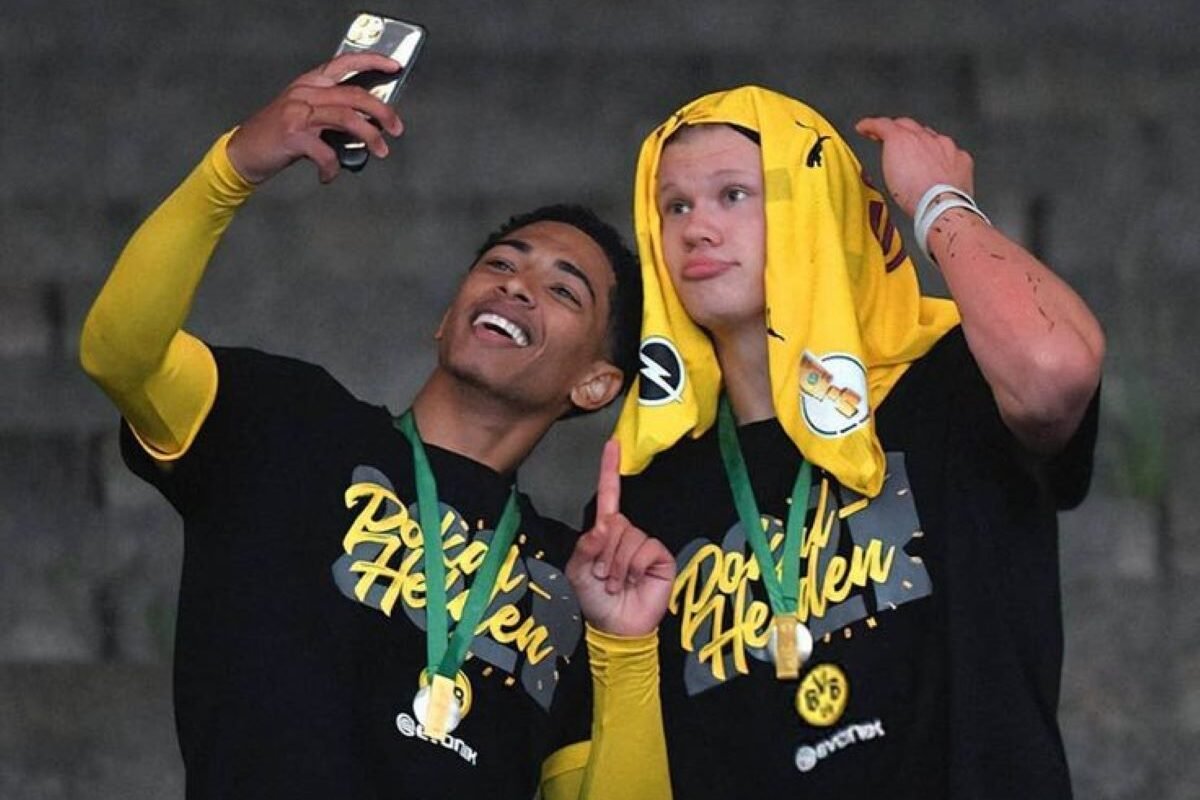 Erling Haaland y Jude Bellingham celebrando la copa Alemania en el Borussia Dortmund 2021. Foto: Borussia Dortmund