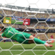 Orjan Nyland atajando el tiro penal ejecutado por Bruno Guimaraes. Foto: FIFA