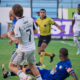 Luca Klimowicz disputando la pelota frente a Delfín en el Estadio Jocay. Foto: Emelec