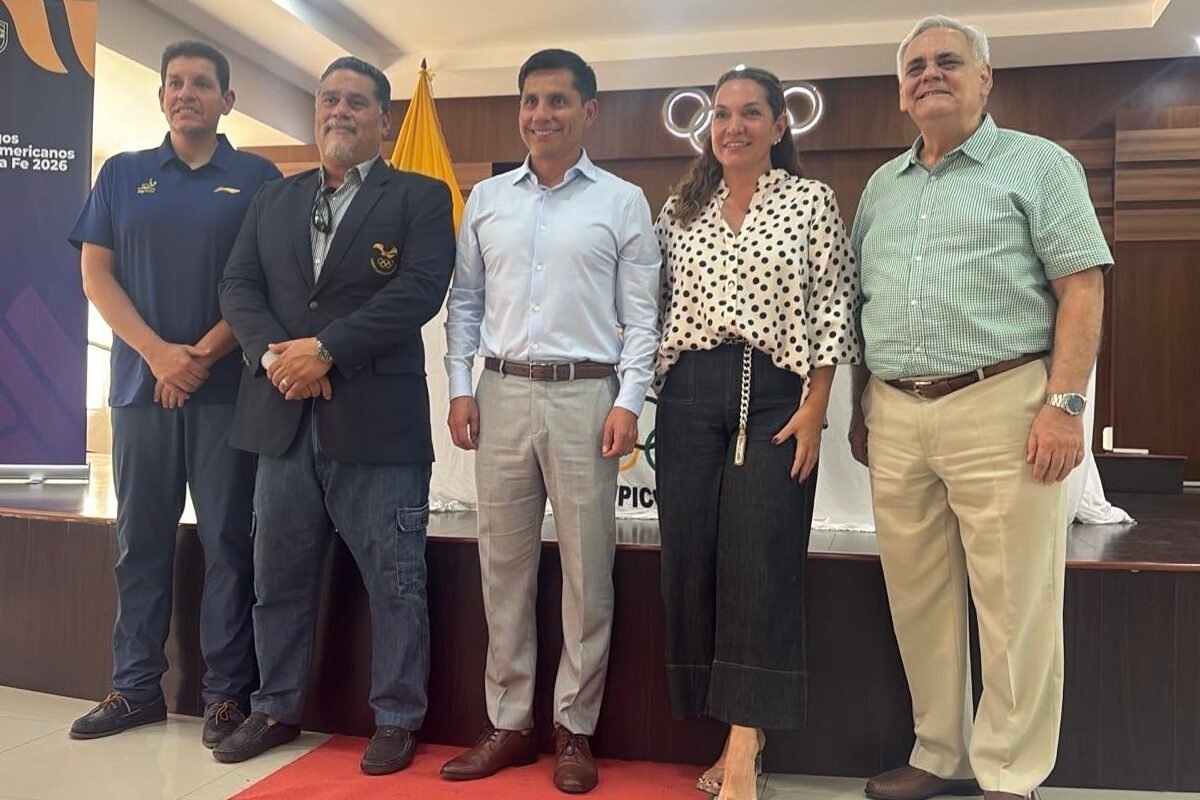 Jefferson Pérez junto a los otros directivos del COE. Foto: Paso de Oro