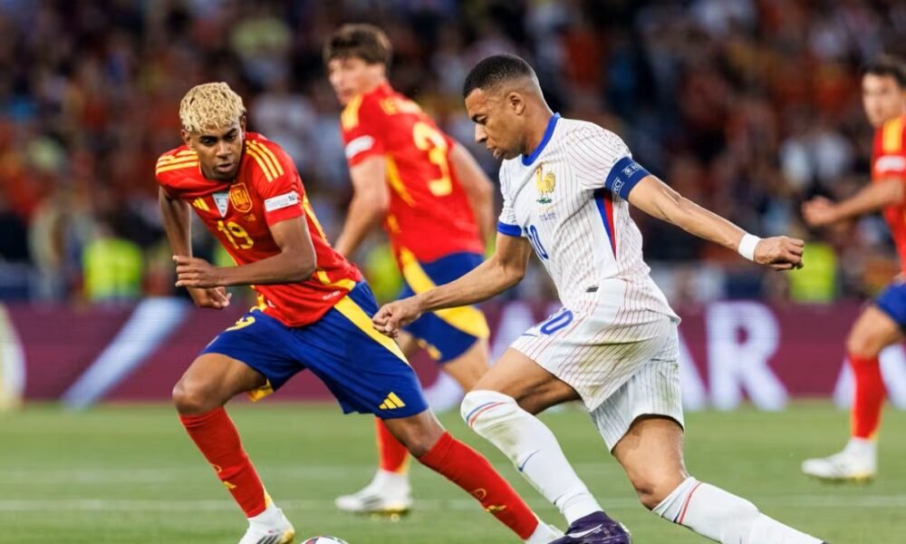 Lamile Yamal y Kylian Mbappé en un partido de la Liga de Naciones de Europa. Foto: FIFA