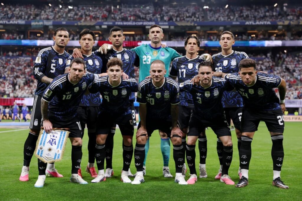 La Selección de Argentina en su último partido ante Inglaterra. Foto Selección de Argentina