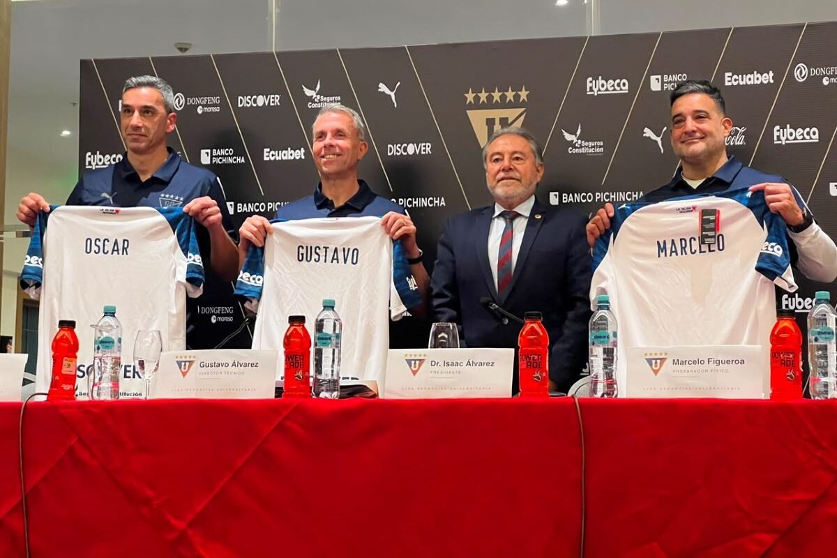 La presentación del nuevo cuerpo técnico de Liga de Quito en Guayaquil. Foto José Reyes