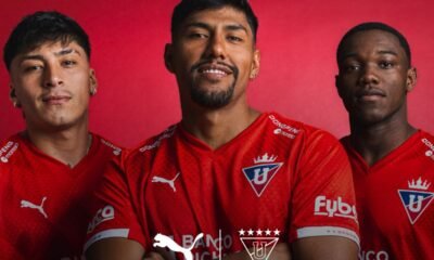 Liga presenta camiseta en conmemoración a los 18 años de su primera Copa Libertadores. Foto: Liga de Quito