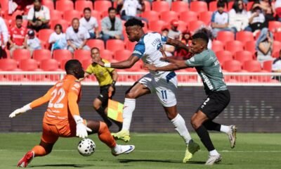 Michael estrada remata para anotar su segundo gol ante Leones FC, en la Copa Ecuador. Foto: API