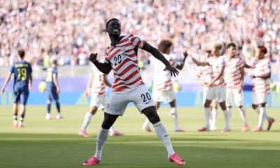 Folarin Balogun celebrando su gol anotado frente a Bosnia. Foto: FIFA