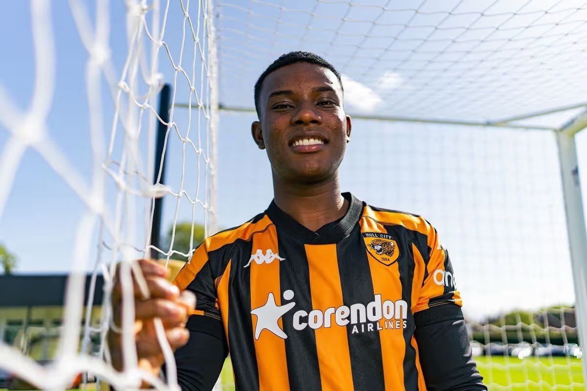 Óscar Zambrano fue parte del club inglés desde 2024. Foto Hull City