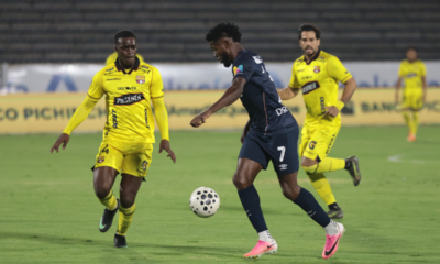 José Fajardo generando peligro a la defensa de Barcelona SC. Foto: API
