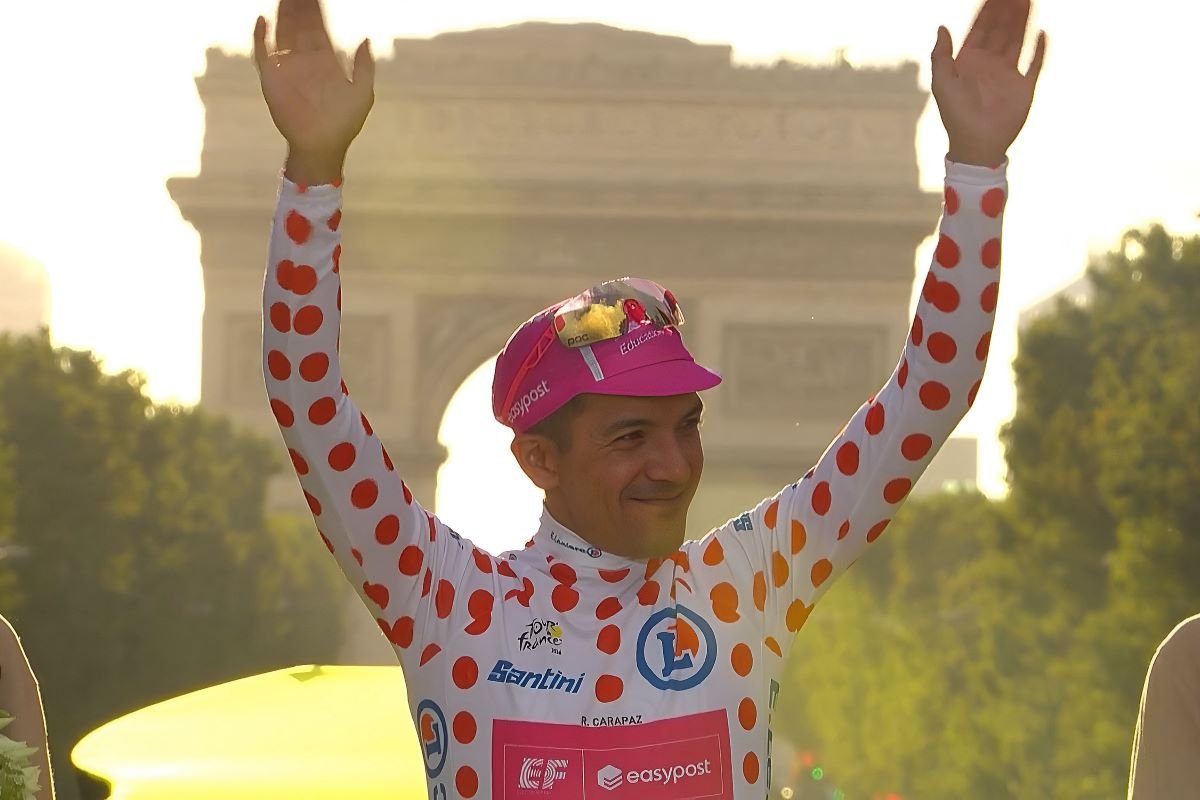 Richard Carapaz en la premiación del Rey de la Montaña. Foto Captura de pantalla