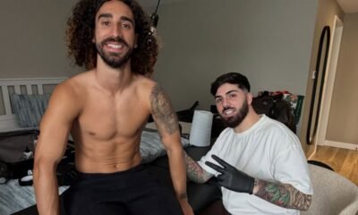 Marc Cucurella tatuándose con Ganga, reconocido tatuador. Foto: Marc Cucurella via IG