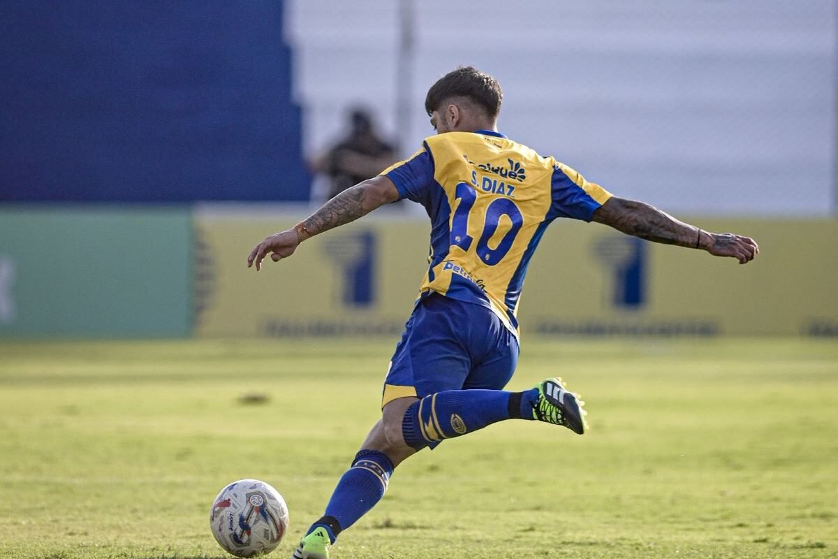 Sergio Díaz en un partido con Sportivo Luqueño en enero de 2026. Foto Sportivo Luqueño
