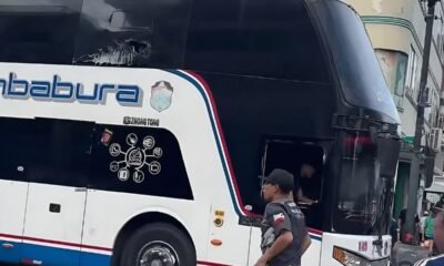 Vidrios rotos del bus que transportó a Barcelona SC. Foto: Captura de pantalla