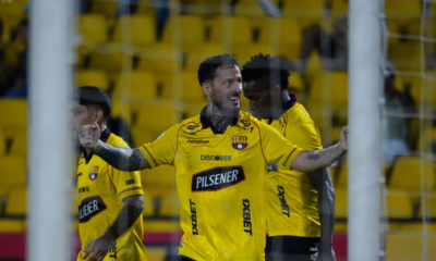 Darío Benedetto festejando el gol frente a Libertad. Foto: API