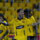 Darío Benedetto festejando el gol frente a Libertad. Foto: API