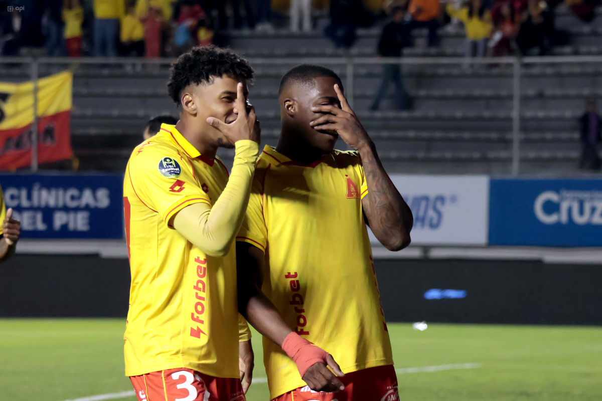 Luis Arroyo celebrando el gol marcado frente a Guayaquil City. Foto: API