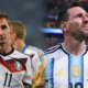 Miroslav Klose ganando la Copa del Mundo 2014. Lionel Messi frente a Egipto. Foto: FIFA/Argentina