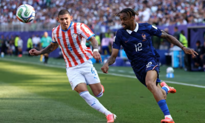 Juan Cáceres y Bradley Barcola disputando el balón. Foto: FIFA