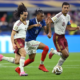 Michael Olise siendo neutralizado por la defensa de España. Foto: FIFA